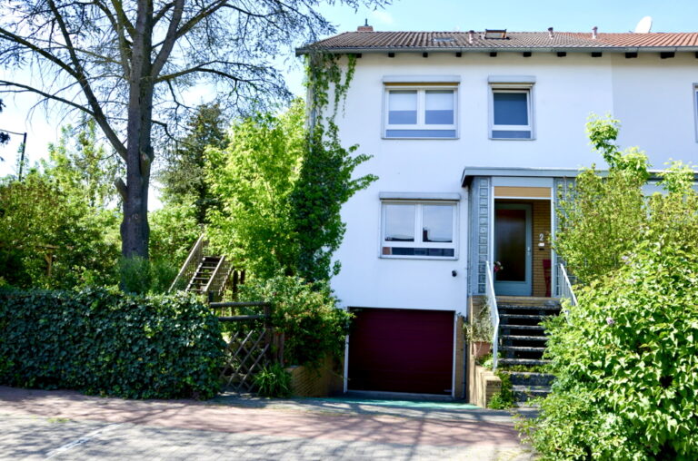 Ganz viel Platz. 4-6 Zimmer. Keller. Garage. Carport. +Dachgeschosszimmer als ausgebaute Nutzfläche.